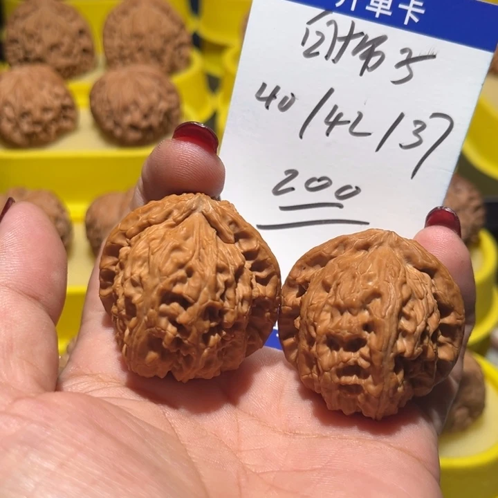 ****虹桃核吊坠白狮子全品