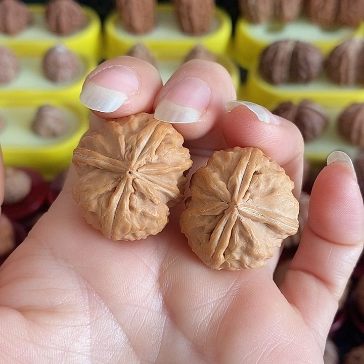 文玩核桃把件蜡**忻异形对