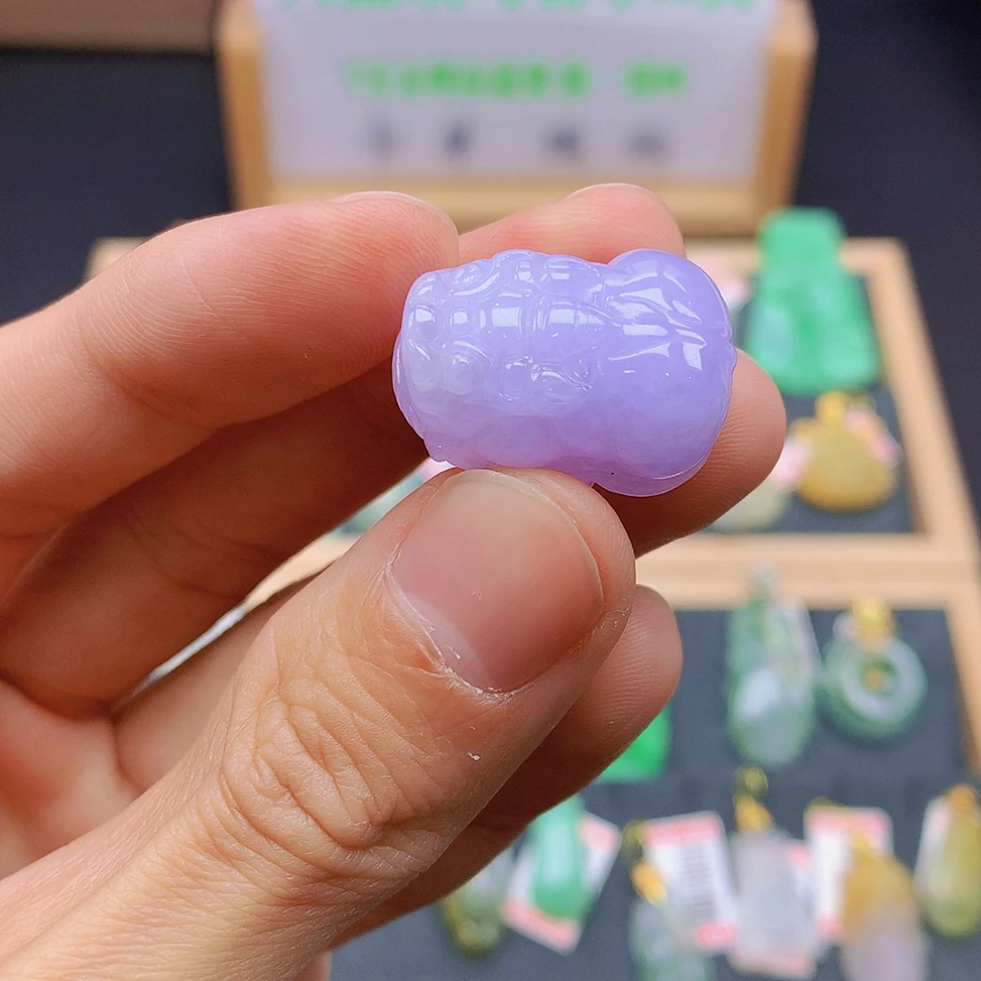 西***郎翡翠未镶嵌颈饰翡翠