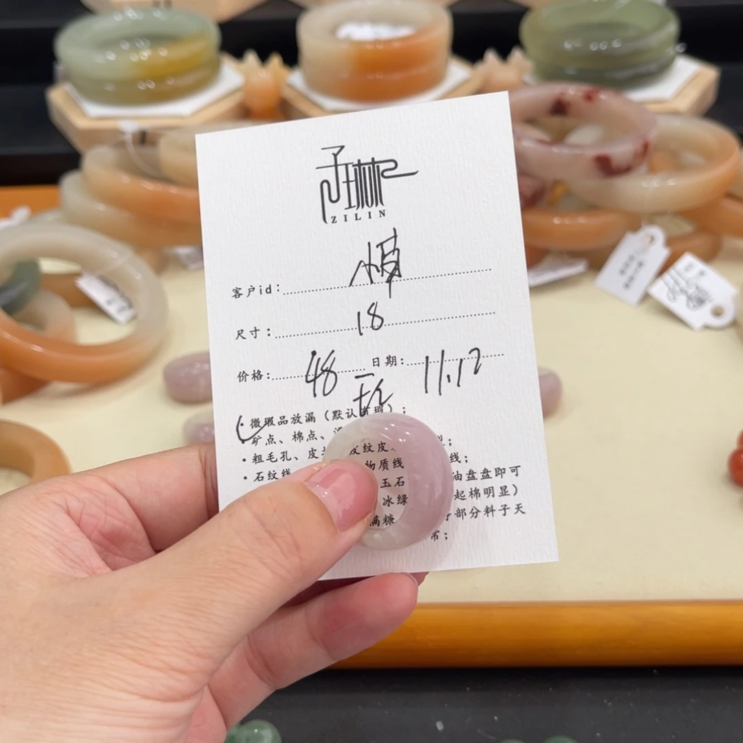 未镶嵌手镯石英质玉小****?