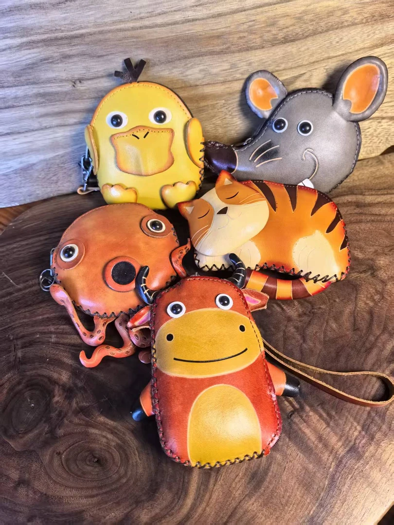 头层牛皮手工卡通小收纳包钥匙包零钱包蓝牙耳机包小饰品小摆件