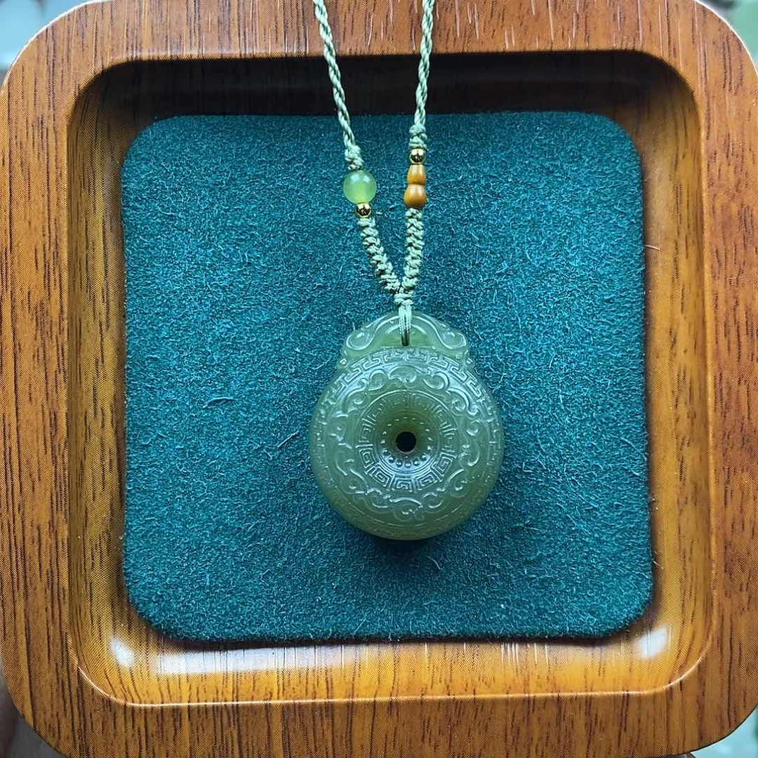 和田玉未镶嵌颈饰30mm平安扣