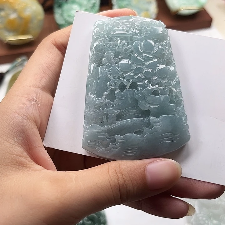 翡翠未镶嵌颈饰挂件
