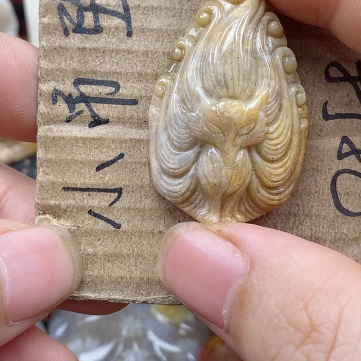 颈饰未镶嵌硅化珊瑚（珊瑚玉）崽***大小