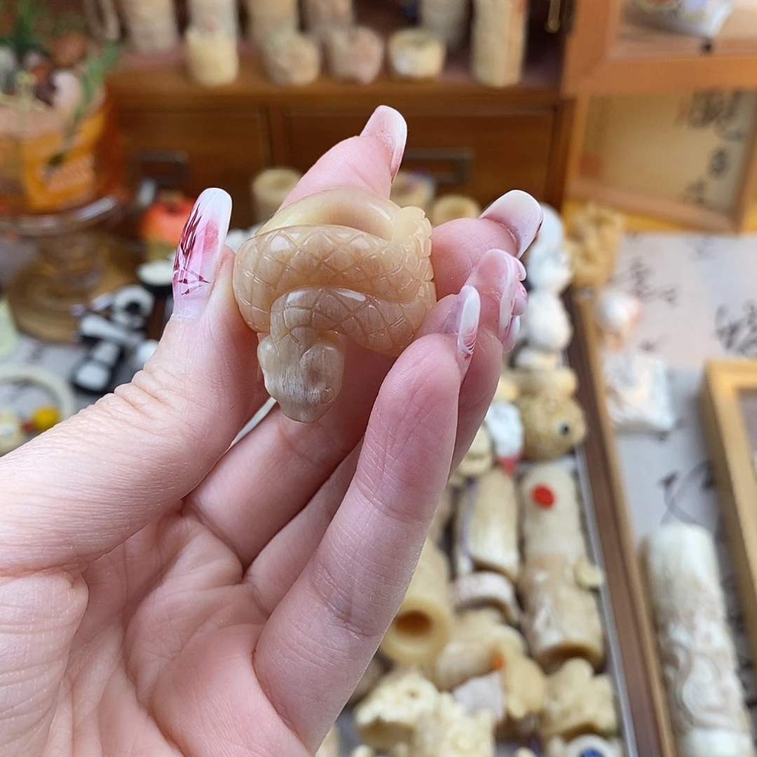 鹿骨把件慵****?M15马骨雕刻的蛇跑环17.7