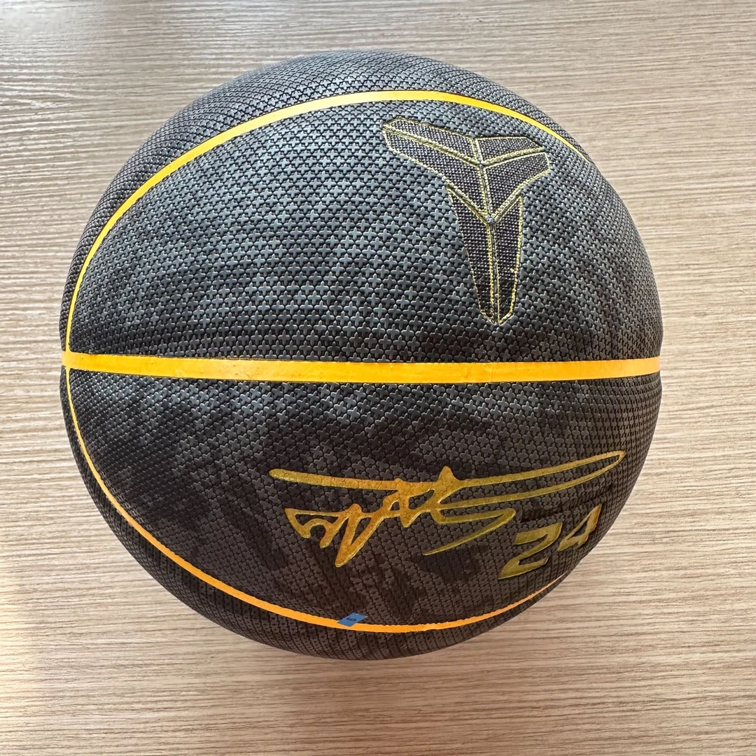 G2科比黑十字501吸湿PU软皮金沟绅士男友礼物24签名篮球