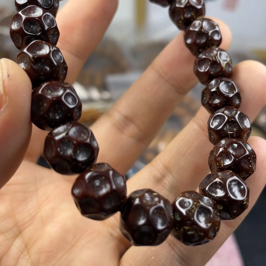 猴头核桃吊坠别有情趣