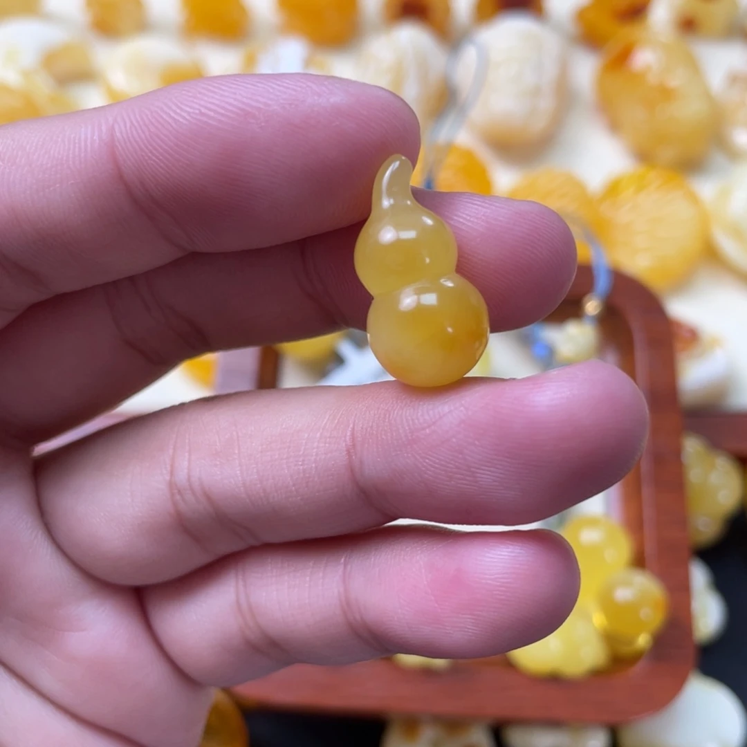 琥珀珠宝奇石未镶嵌