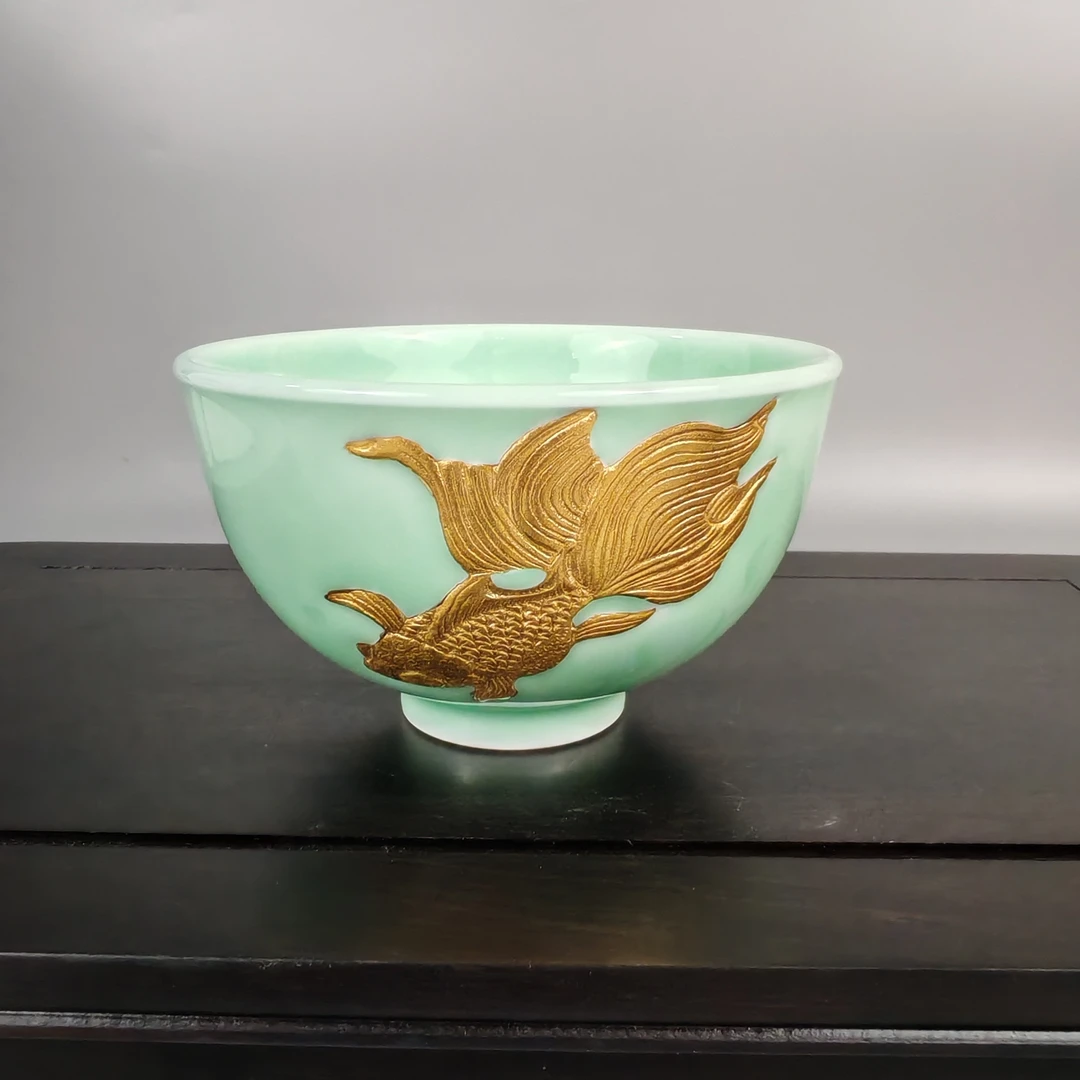 景德镇陶瓷茶器高温豆青色釉雕刻鱼纹描金主人杯