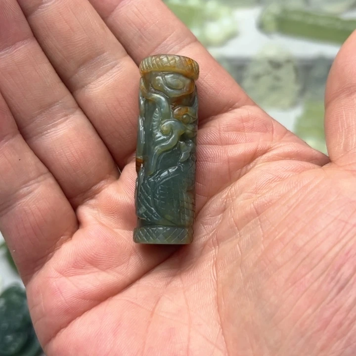 蛇纹石玉颈饰未镶嵌千***行