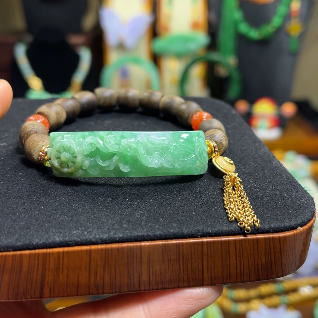 翡翠未镶嵌颈饰天然翡翠手牌