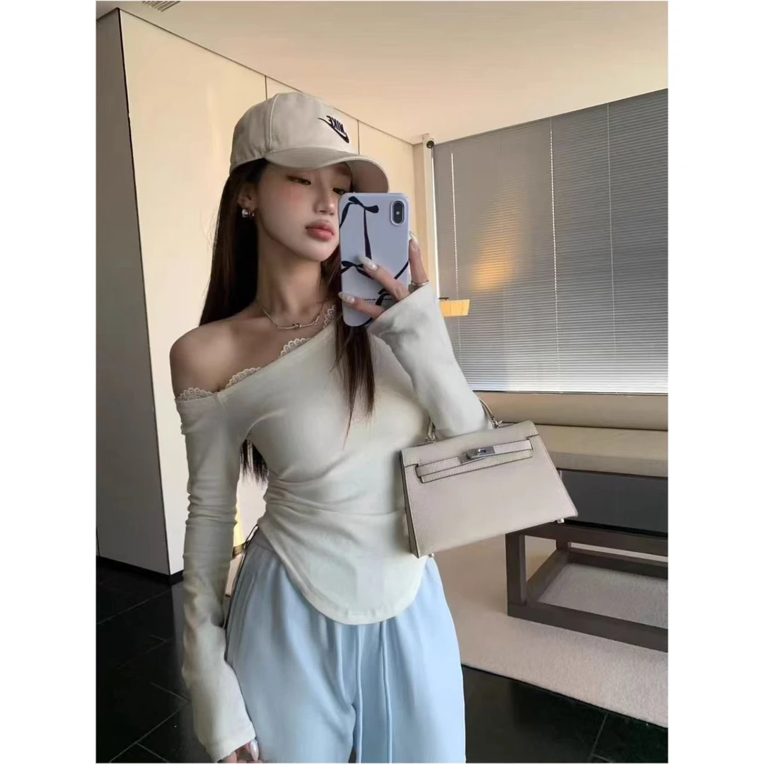 曼曼【欲欲锁骨杀】斜肩蕾丝拼接修身辣妹一字肩长袖T恤