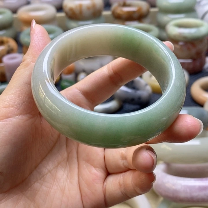 未镶嵌手镯石英岩玉