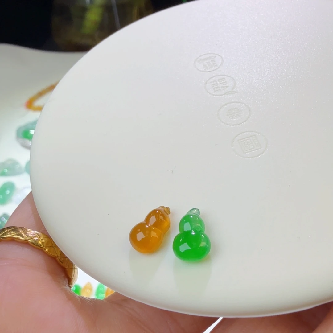 翡翠裸石葫芦一对