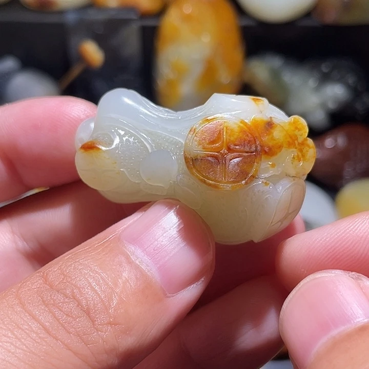 颈饰未镶嵌和田玉（糖玉）
