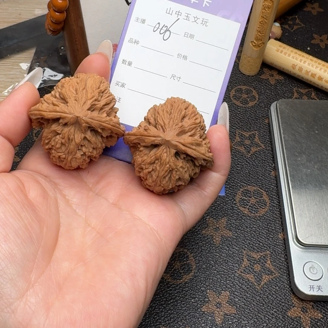 T***竣把件文玩核桃40.5南疆石006