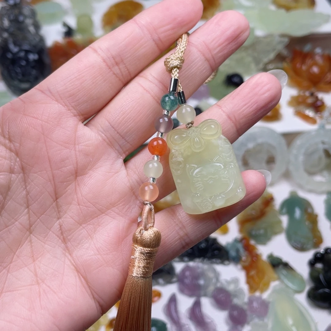 蛇纹石玉未镶嵌颈饰