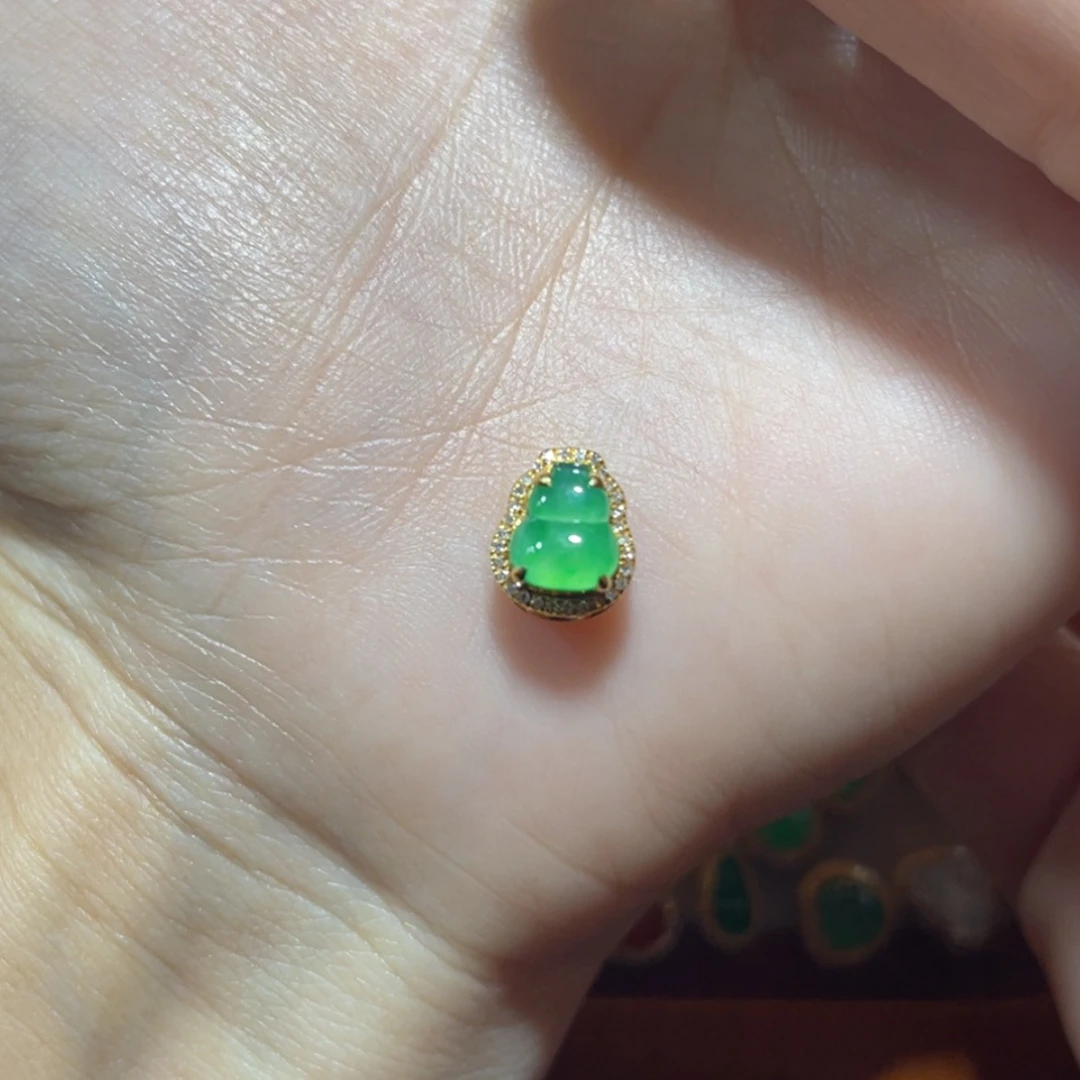 【闪购商品】颈饰18K金镶嵌翡翠