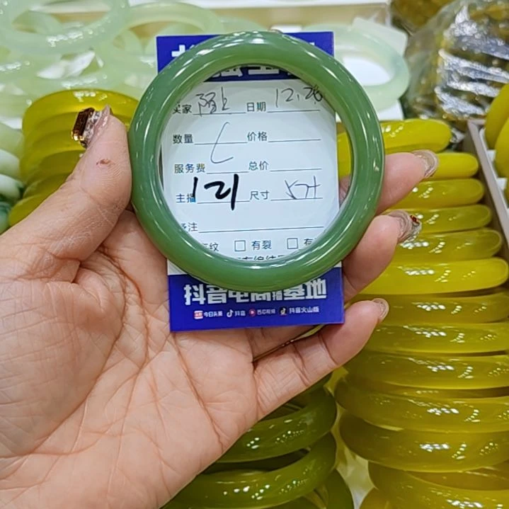 陌****岫玉未镶嵌手镯岫玉