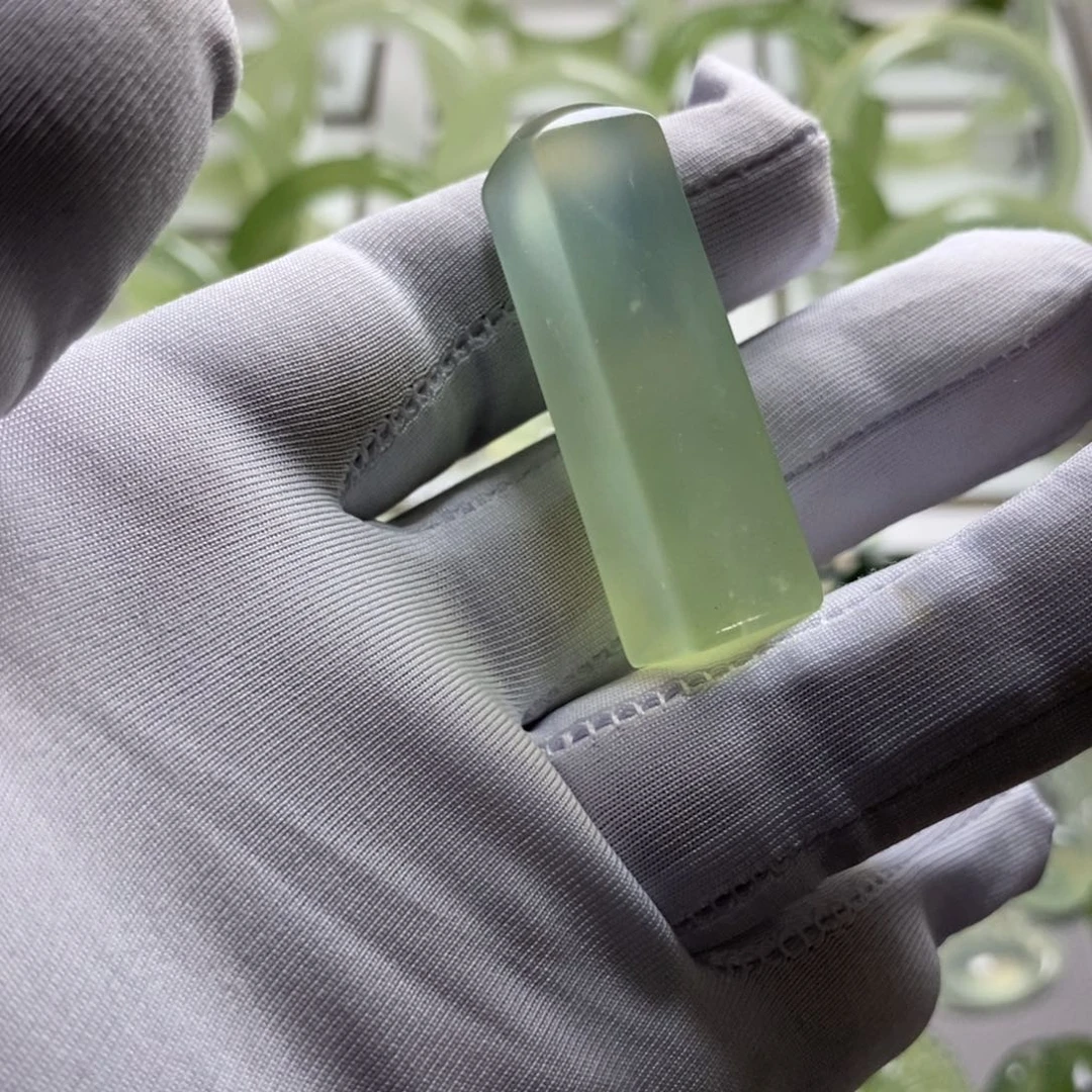 爆***脚蛇纹石玉未镶嵌颈饰