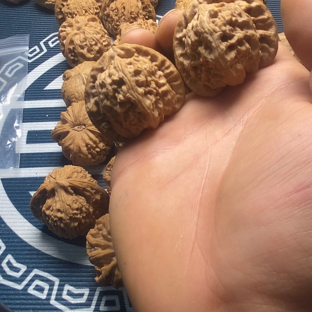 饕***餮吊坠文玩核桃白狮子