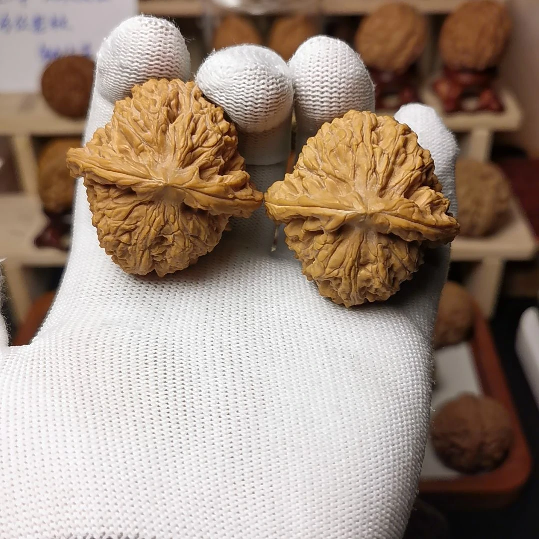 核桃文玩核桃高端小众南疆石44尺其中一只有修尖