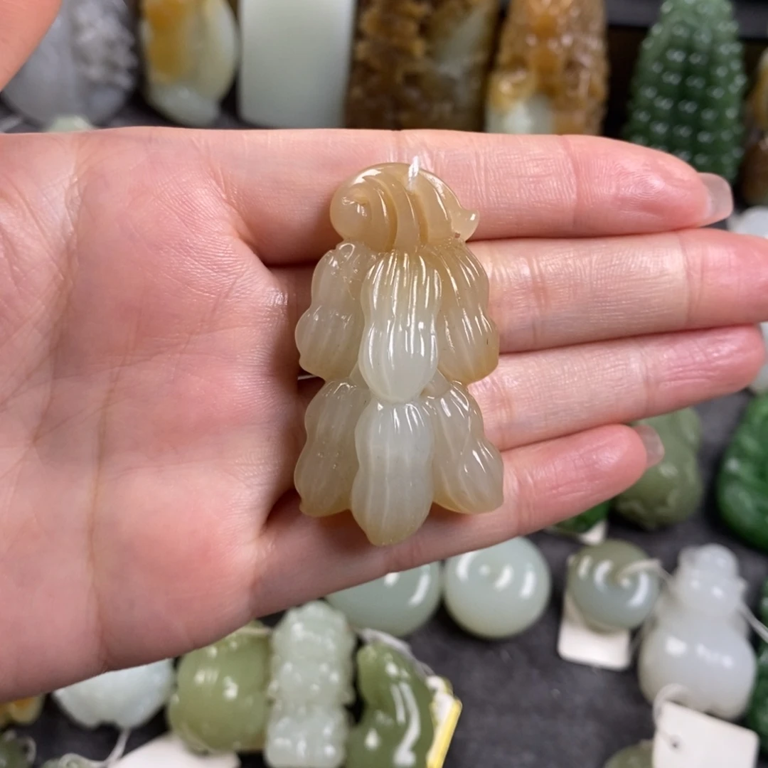 玉***7和田玉未镶嵌颈饰