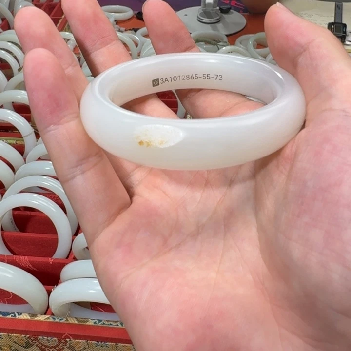 和田玉（糖玉）未镶嵌手镯