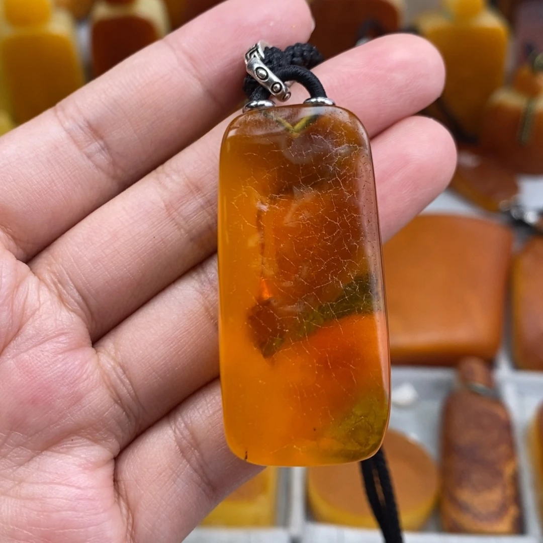 琥珀吊坠(赠链)未镶嵌