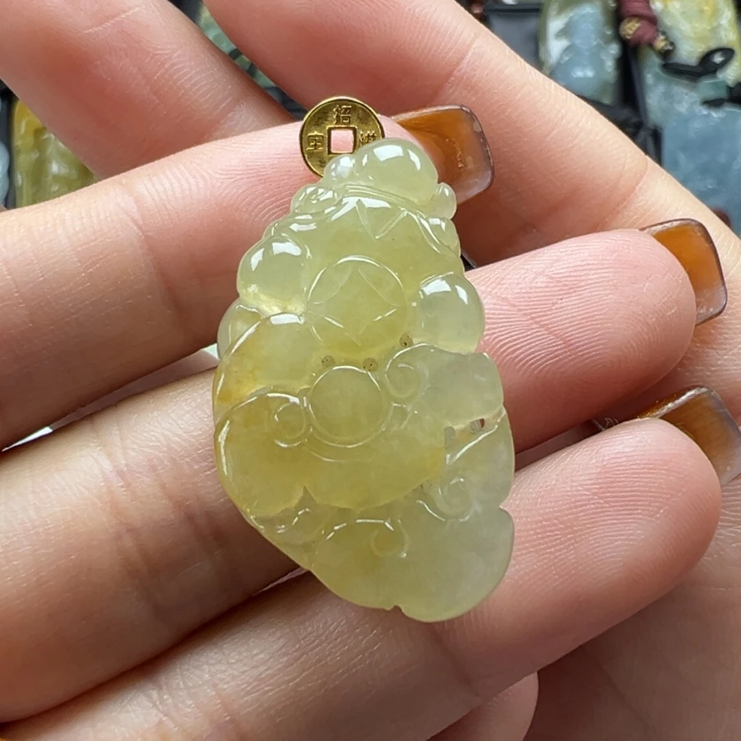 翡翠18K金镶嵌颈饰貔貅