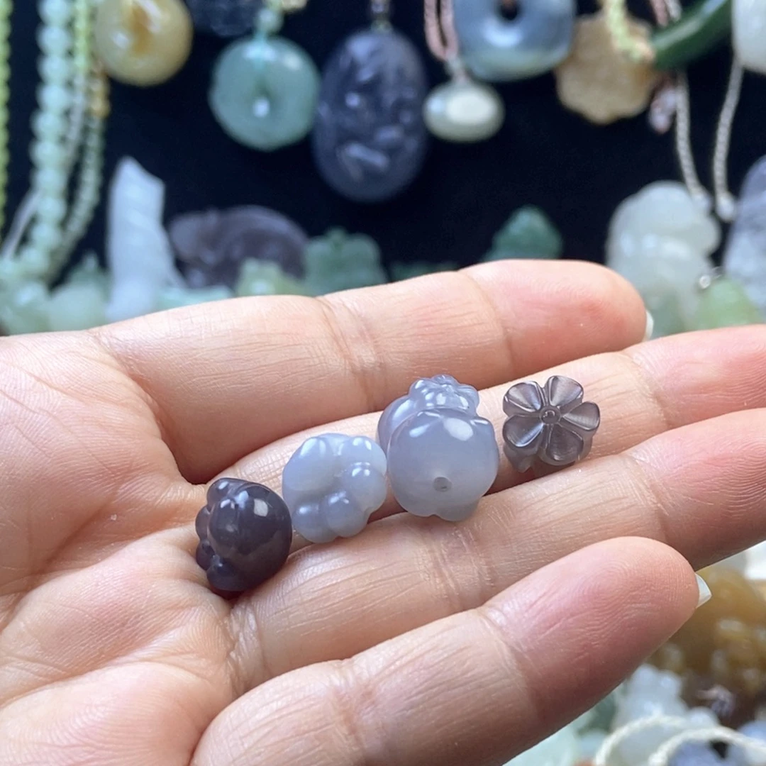 翠***）和田玉未镶嵌颈饰