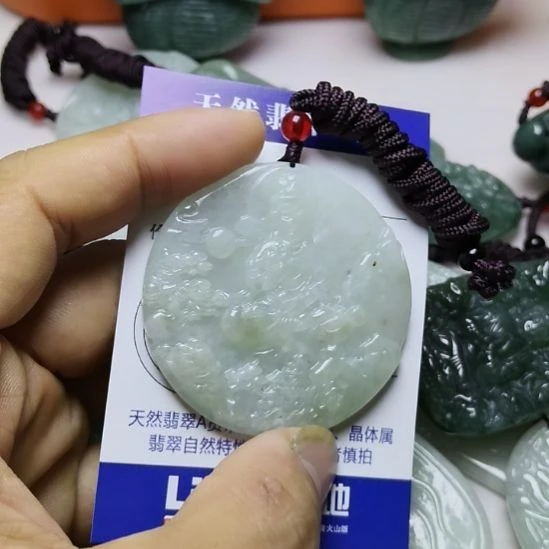 翡翠未镶嵌颈饰挂件