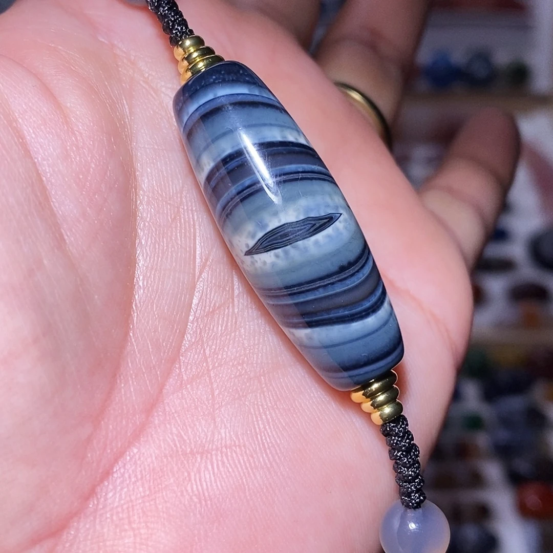 琥珀未镶嵌吊坠…….