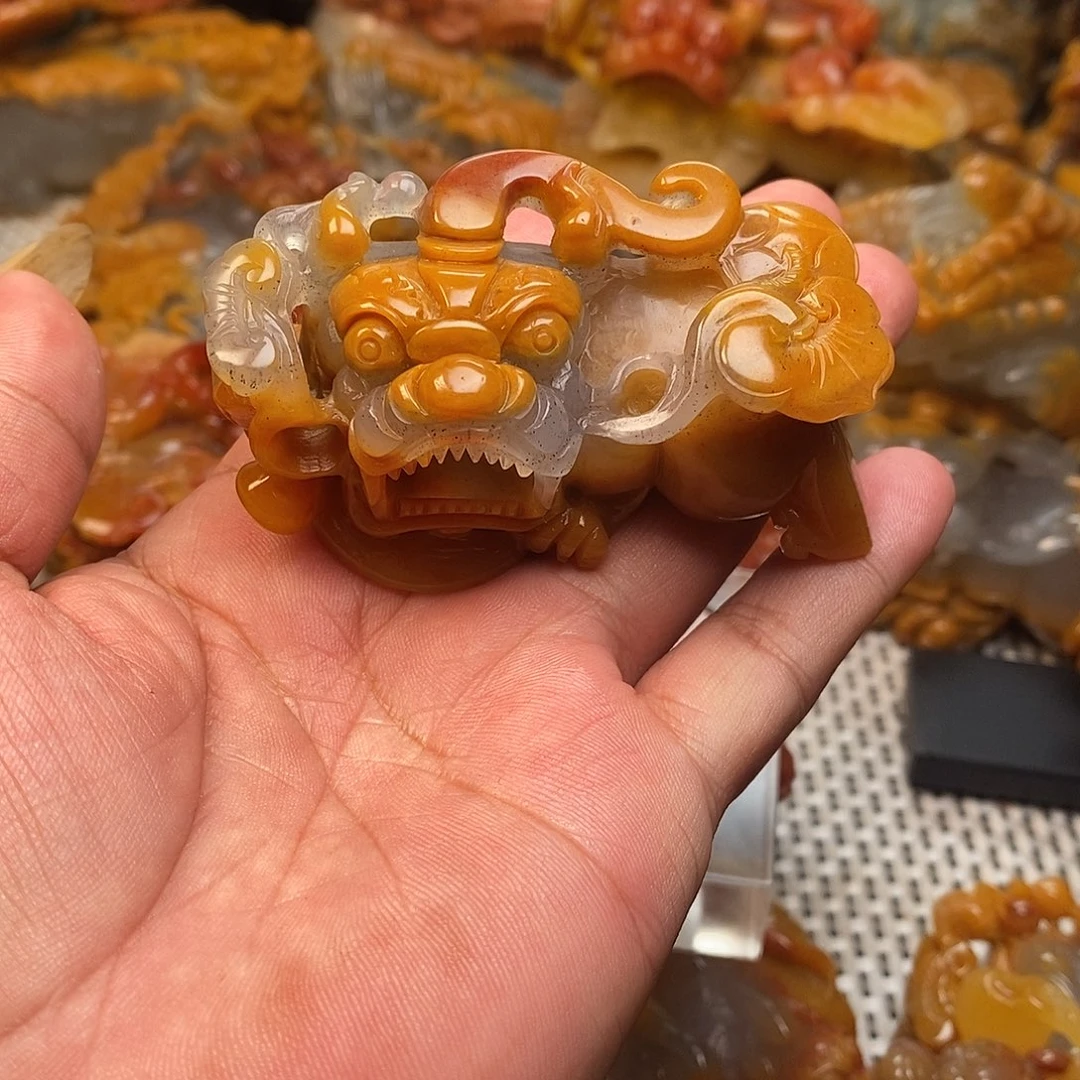 未镶嵌石英质玉（黄龙玉）颈饰