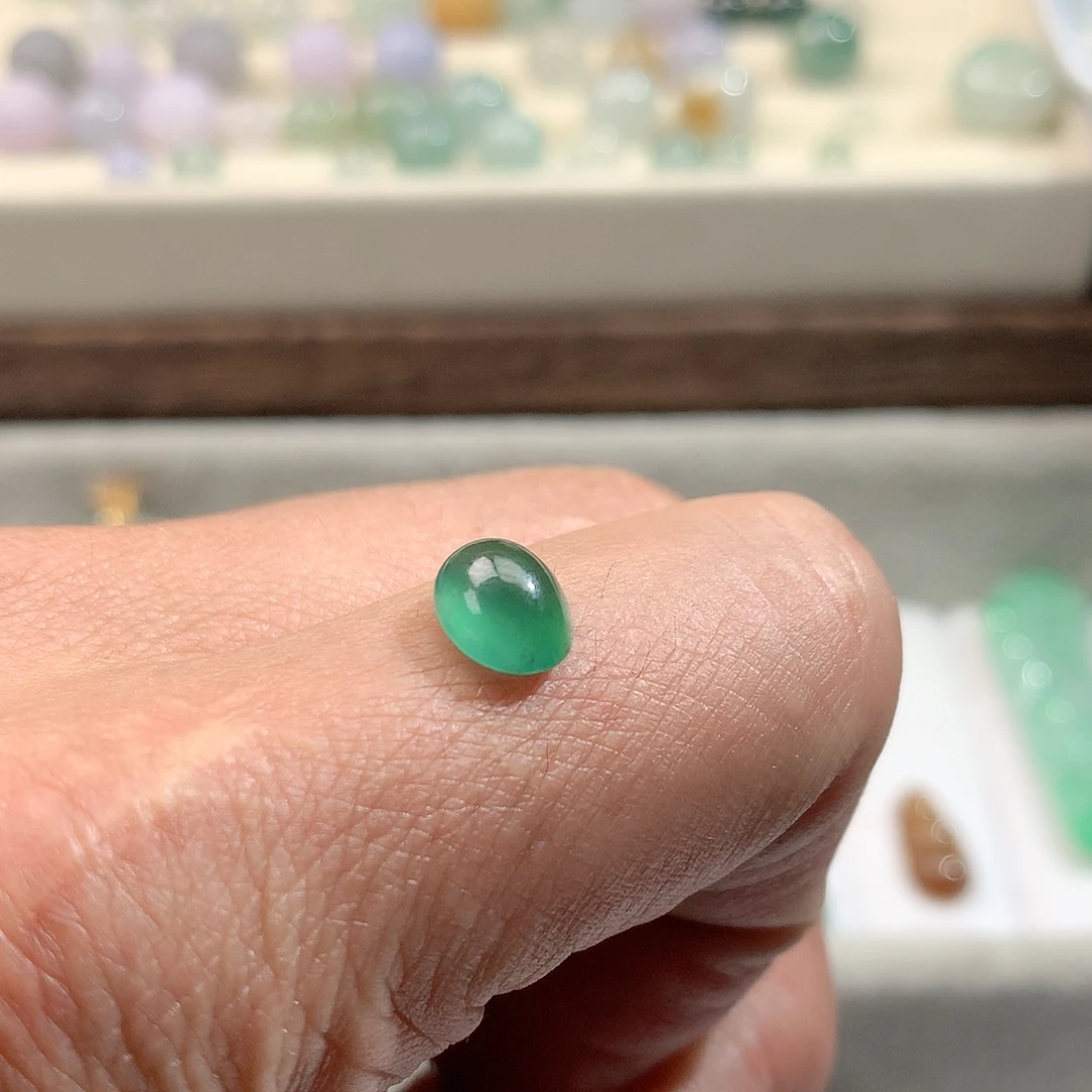 翡翠裸石翡翠首饰和珠宝首饰