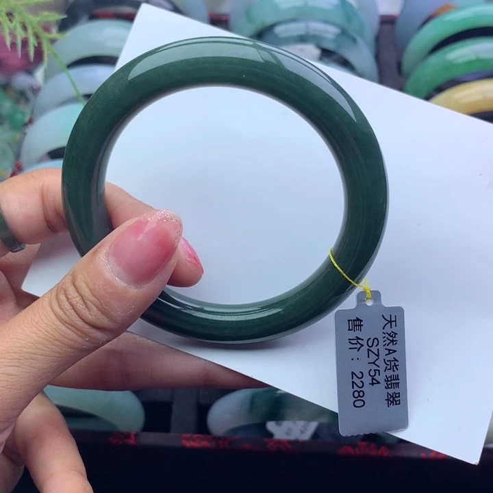 翡翠手镯未镶嵌天然翡翠手镯