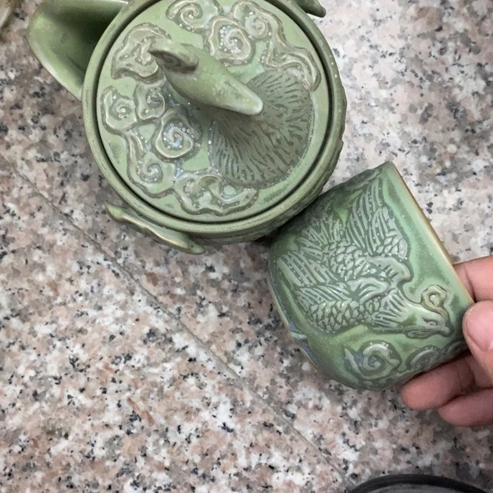 陶瓷艺术品及陶瓷壶