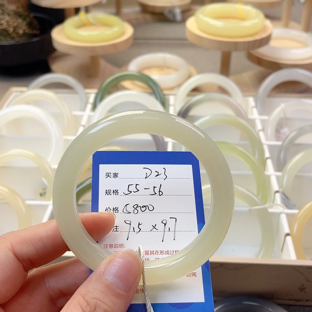 和田玉未镶嵌手镯