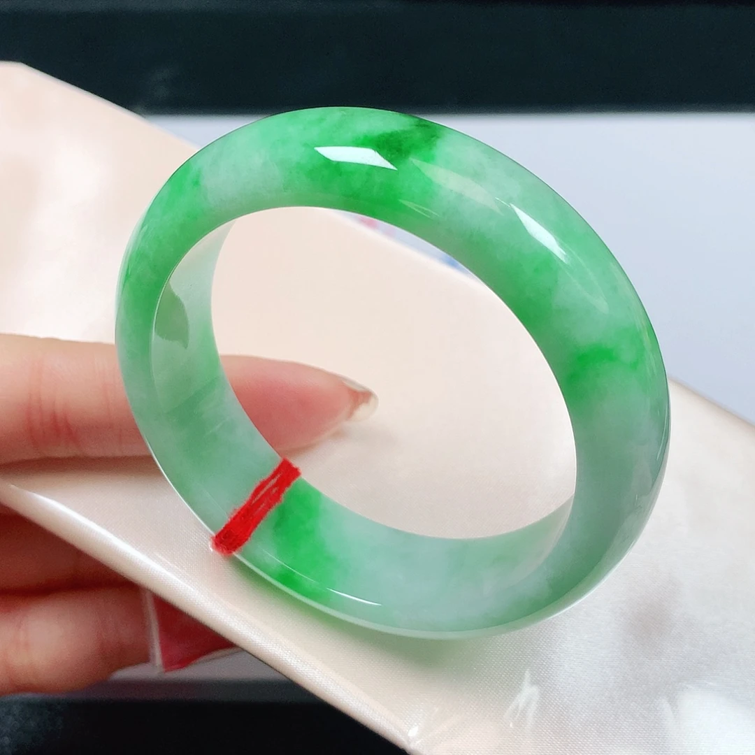 翡翠未镶嵌手镯1963