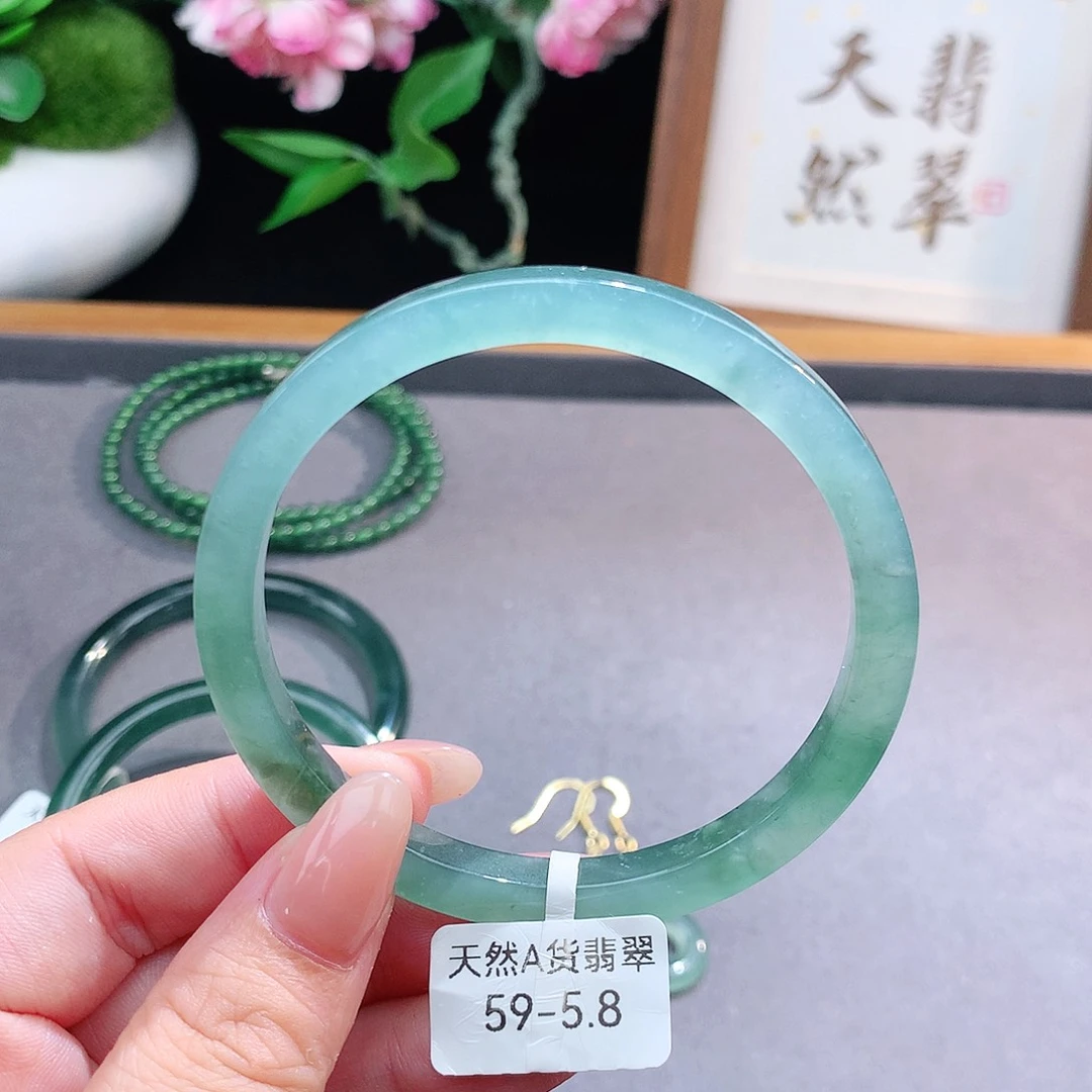 未镶嵌手镯（圆镯）翡翠