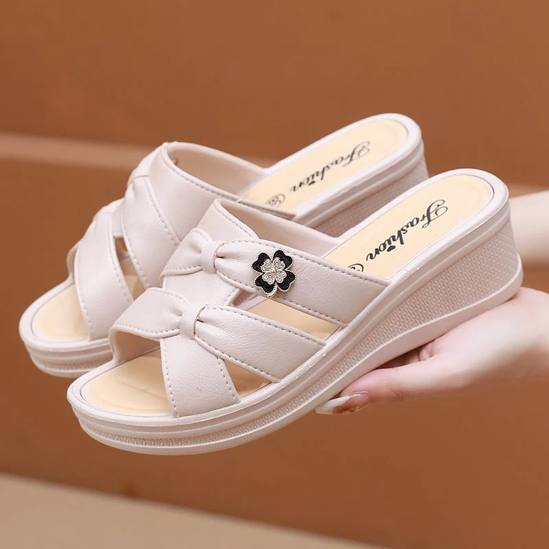 拖鞋夏季新款时尚舒适洋气增高外穿中年防滑明星春夏女鞋中跟