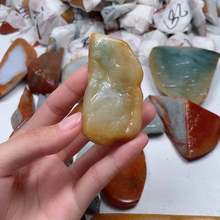 Y***e翡翠未镶嵌颈饰翡翠