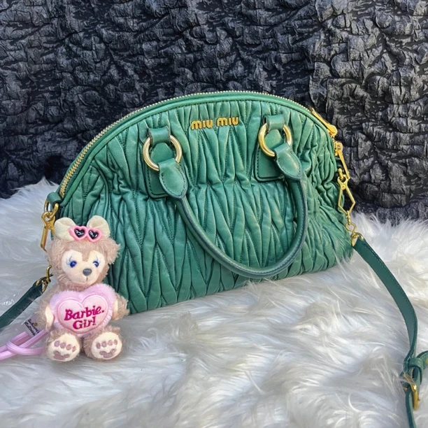 95新 MIU MIU/缪缪 缪缪小号绿色贝壳褶皱斜挎包