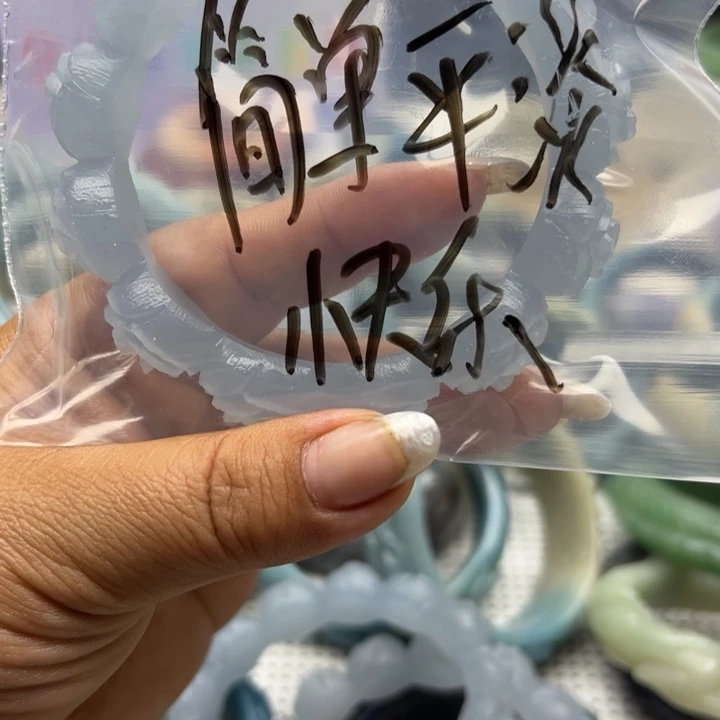 石英岩玉手镯未镶嵌简****乐