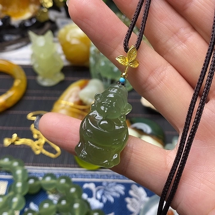 蛇纹石玉未镶嵌颈饰