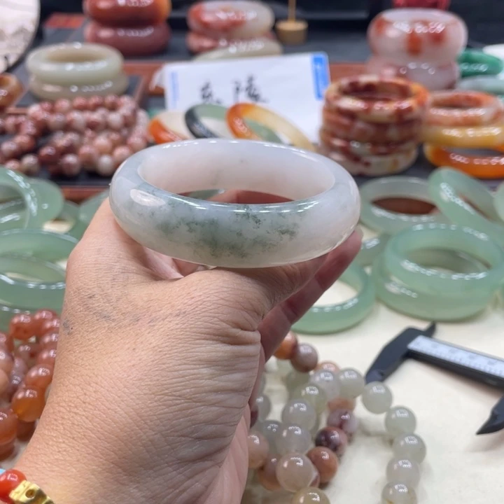 美***瑕石英质玉钛钢珠宝奇石