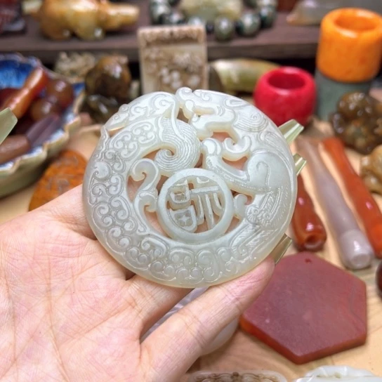 未镶嵌蛇纹石玉颈饰