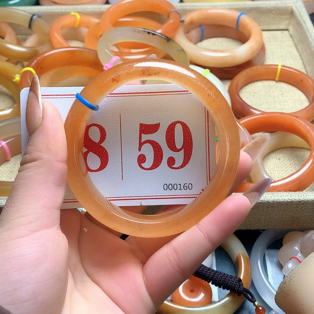 未镶嵌石英质玉（黄龙玉）手镯