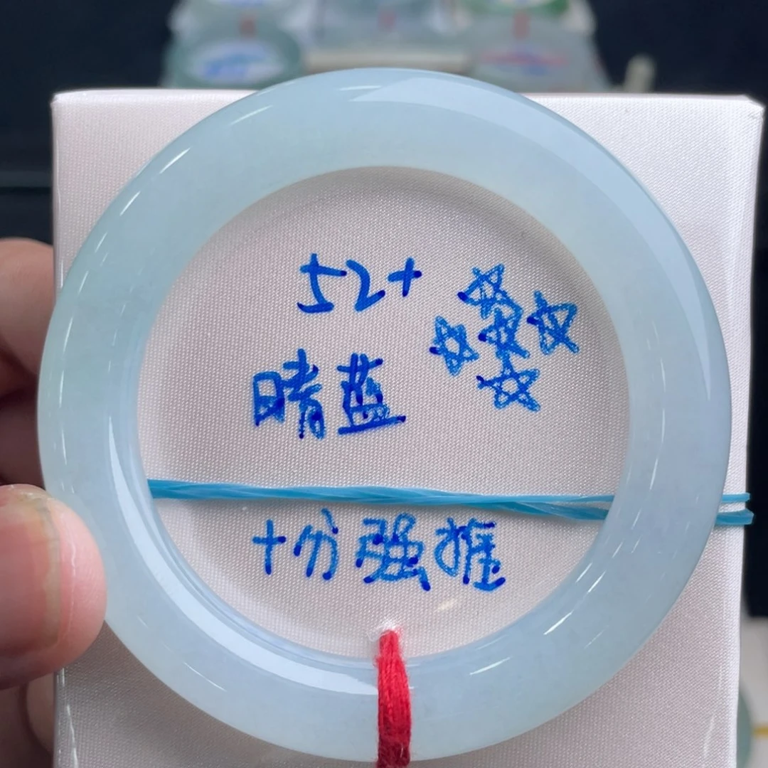 翡翠手镯未镶嵌翡翠手镯