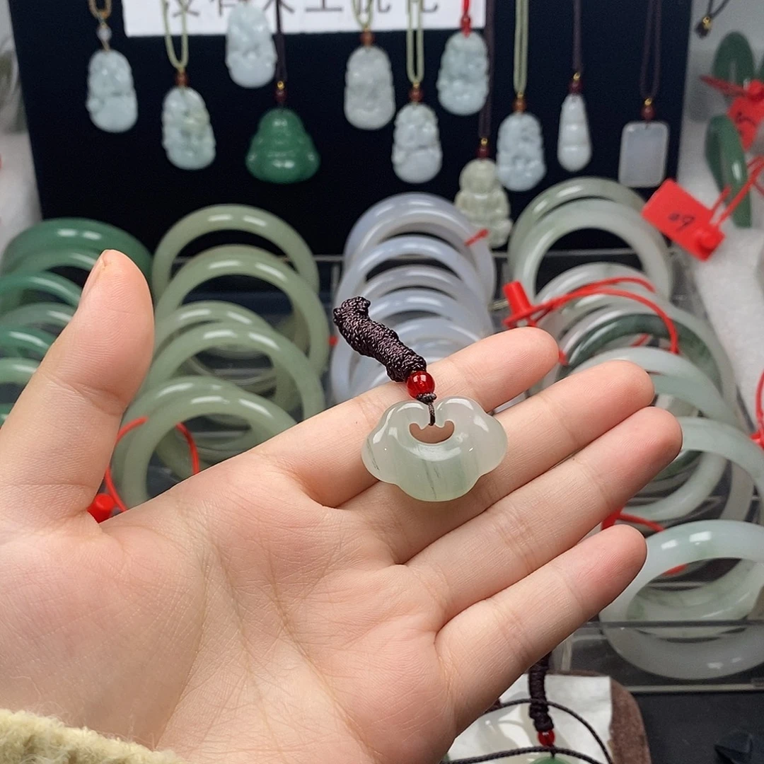 小***东陵石合金颈饰天山翠